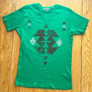 Graphic knitted stretch fitted shirt.